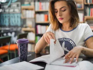 Estratégias Seguras e Eficazes para Estudar Prova Teórica: Aprenda Como Passar Com Vida